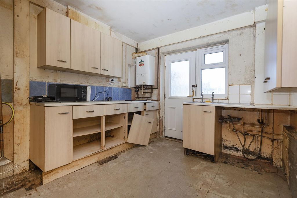 Property photo 3 of 15 Kitchen