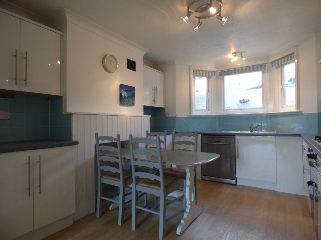 Property photo 3 of 20 Kitchen