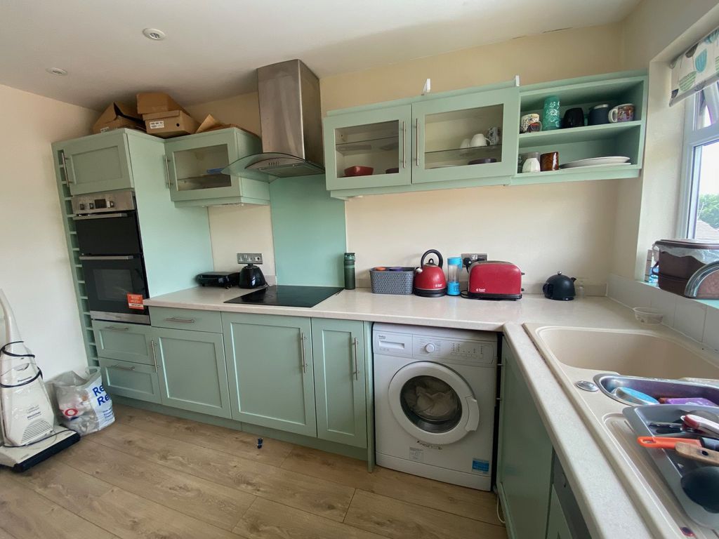 Property photo 3 of 9 Kitchen