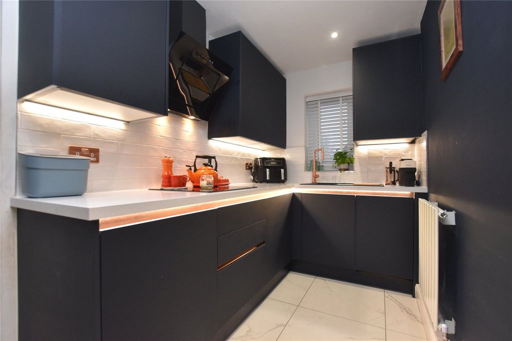 Property photo 2 of 18 Picture No. 10