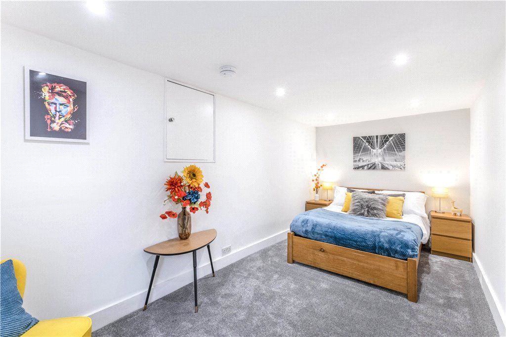 Property photo 3 of 9 Bedroom