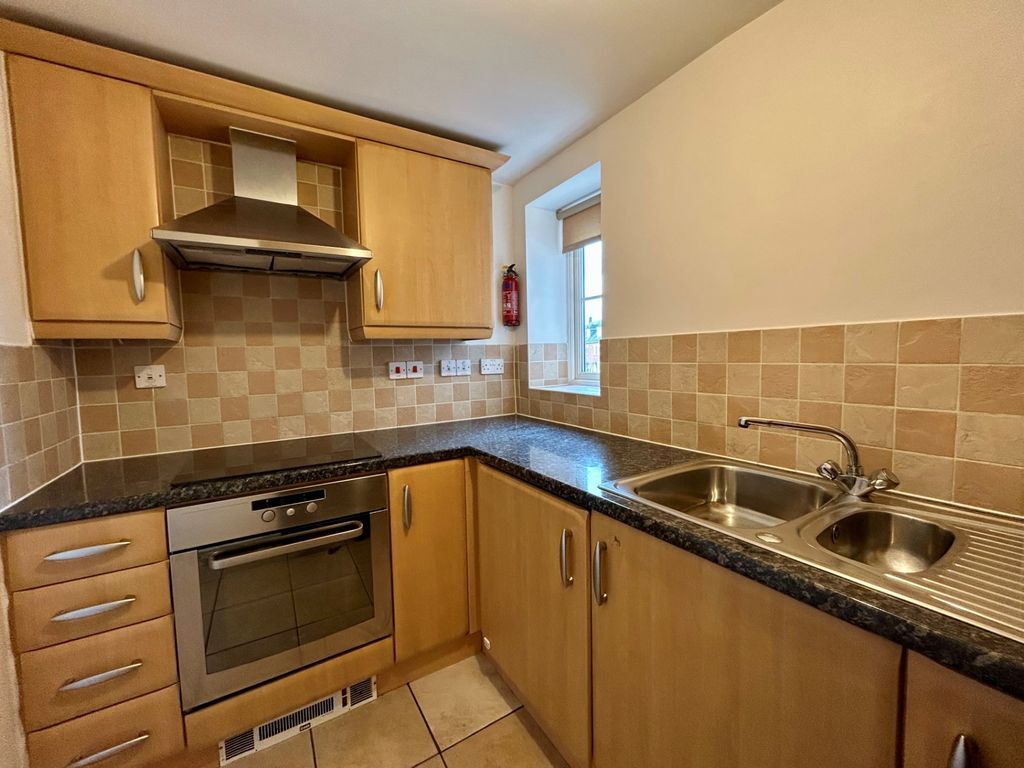 Property photo 3 of 6 7 Farnborough Drive