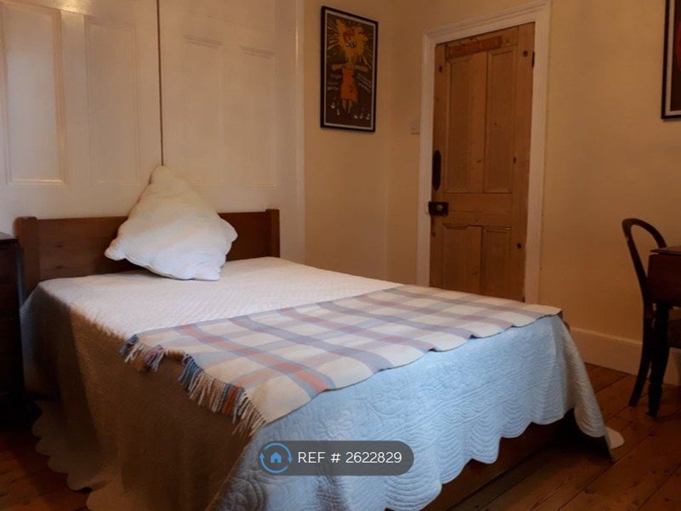 Property photo 1 of 12 Room For Rent