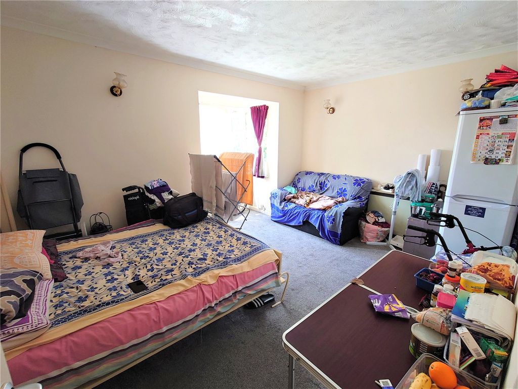 Property photo 3 of 4 Studio Room