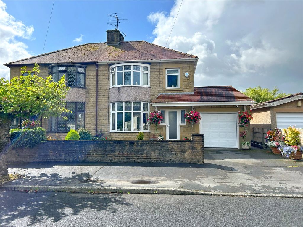 Property photo 1 of 31 Semi-Detached