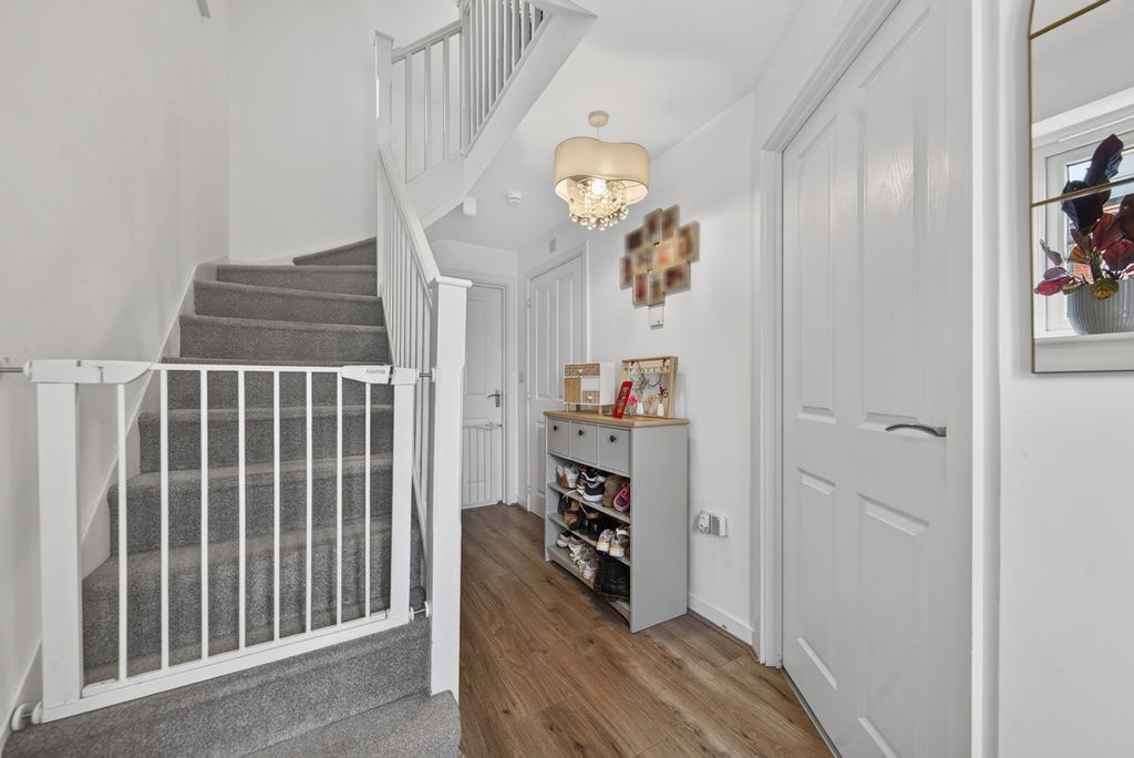 Property photo 2 of 29