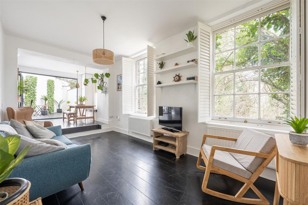 Property photo 1 of 25 St. Marys Road, E17