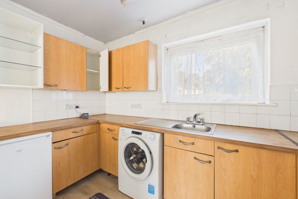 Property photo 3 of 13 Cam05526G0-Pr0214-Still003