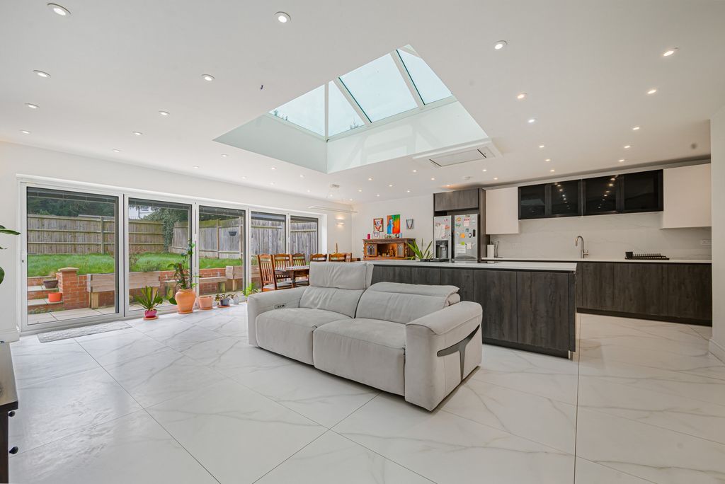 Property photo 2 of 18 Photo 12