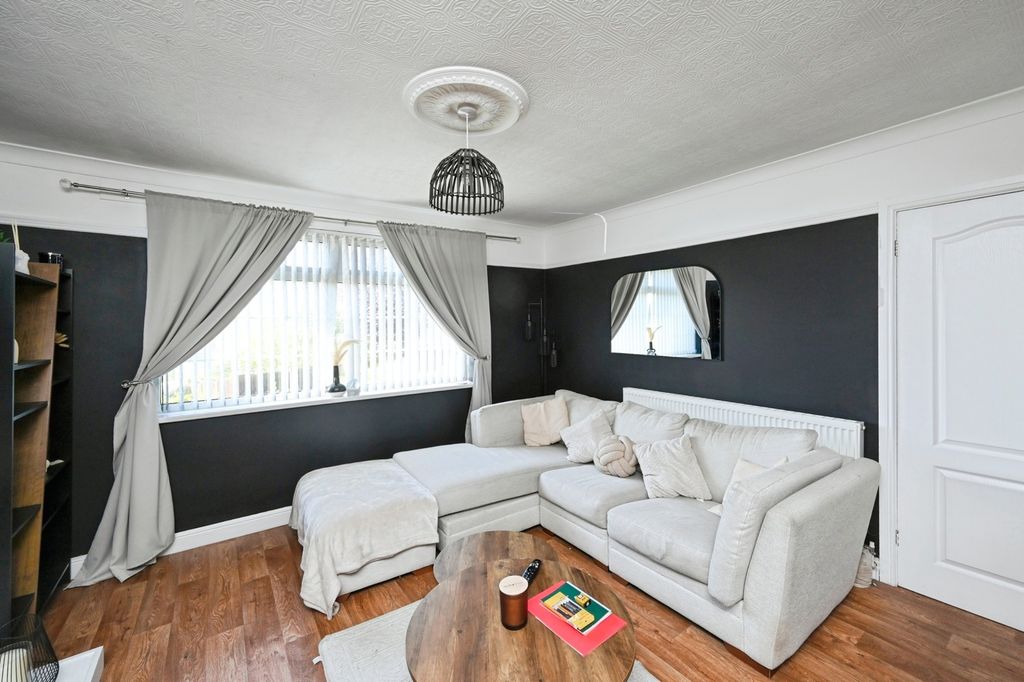 Property photo 3 of 15 Pbox-Img.Jpg