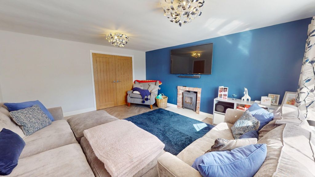 Property photo 3 of 32 3868378
