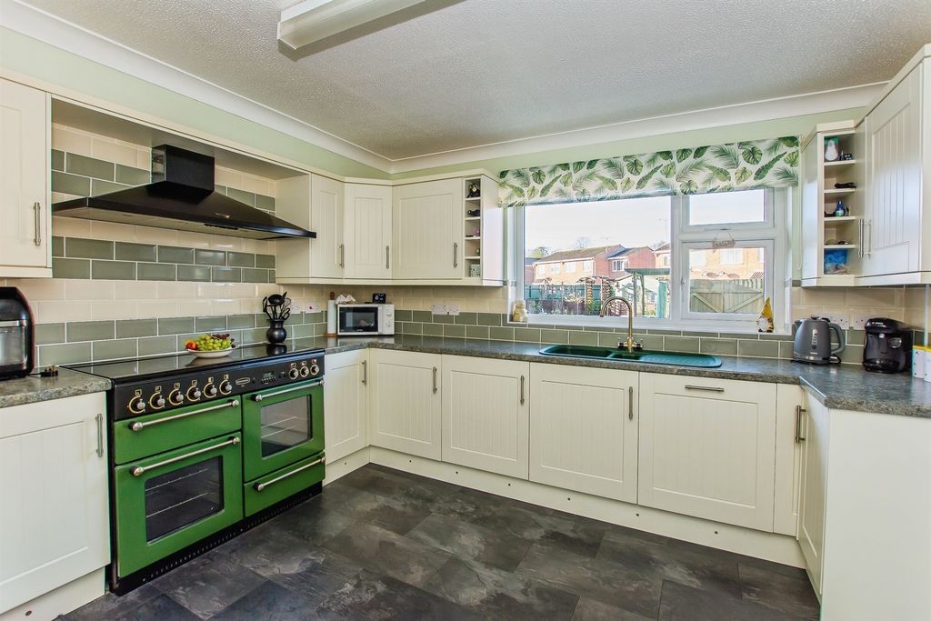 Property photo 3 of 21