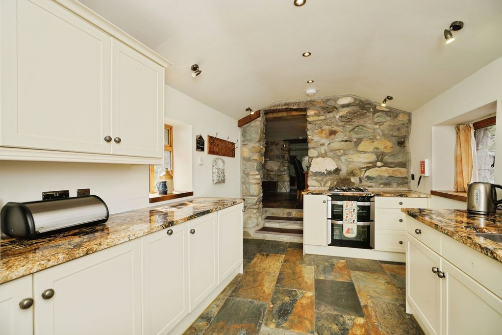 Property photo 2 of 17 Photo