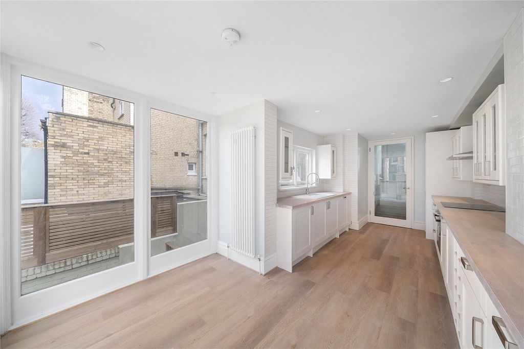 Property photo 3 of 18 Picture No. 10