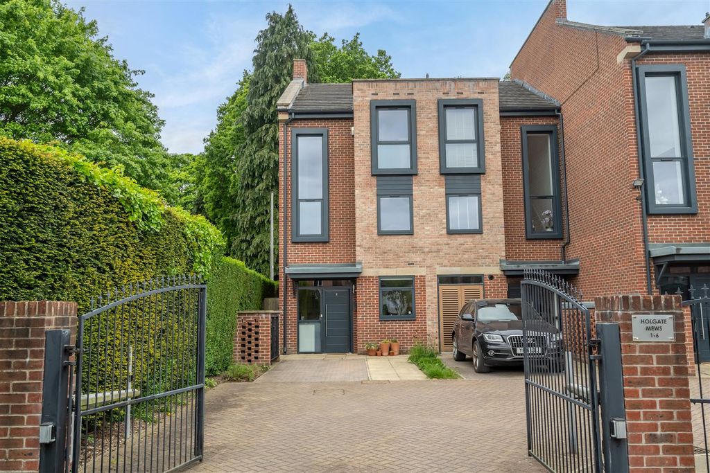 Property photo 1 of 20 External