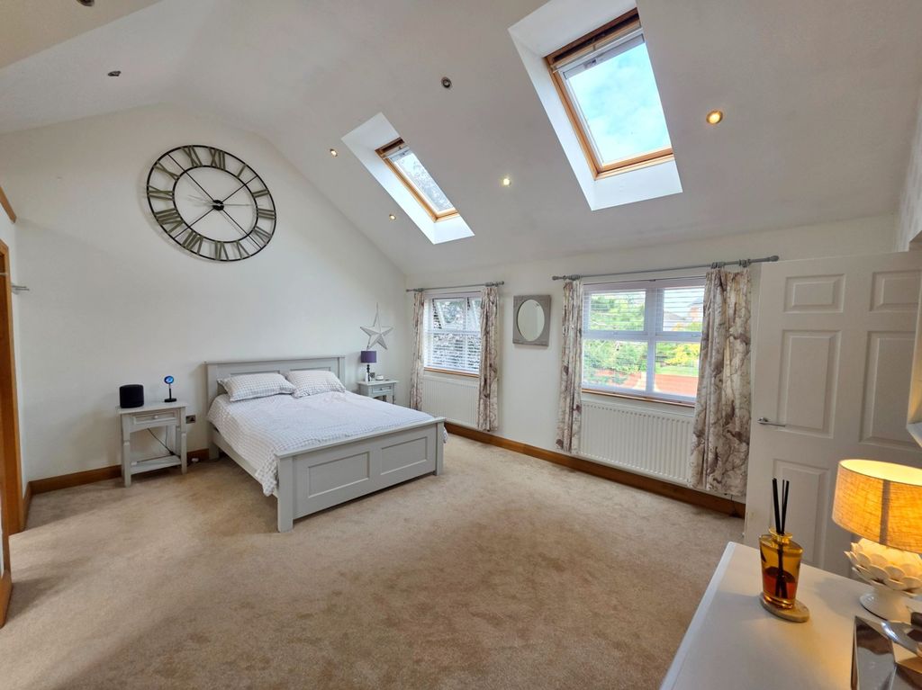 Property photo 2 of 32