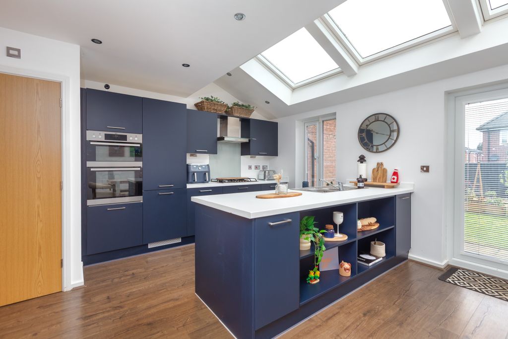 Property photo 2 of 22 2 Spinner Avenue-15