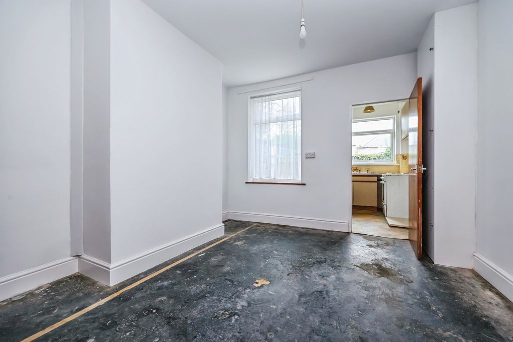 Property photo 3 of 8 Dining Room