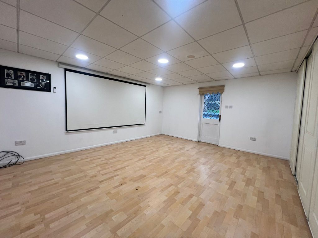 Property photo 2 of 17 Living Room