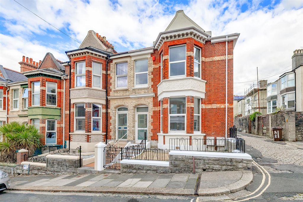 Property photo 1 of 18 Front Exterior