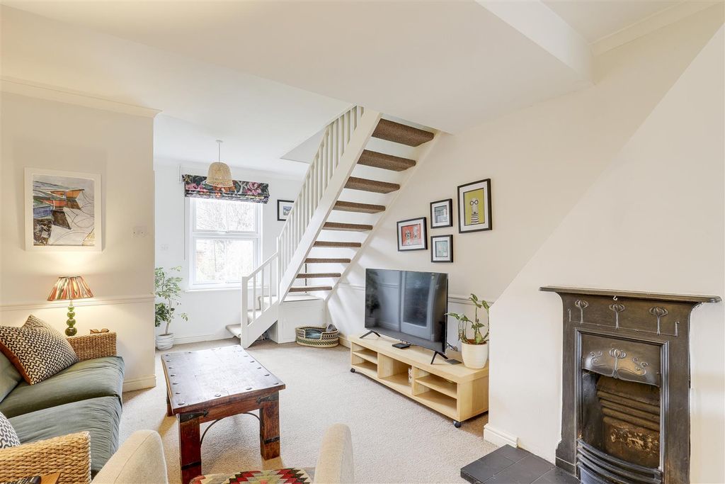 Property photo 2 of 22 31530.Jpg