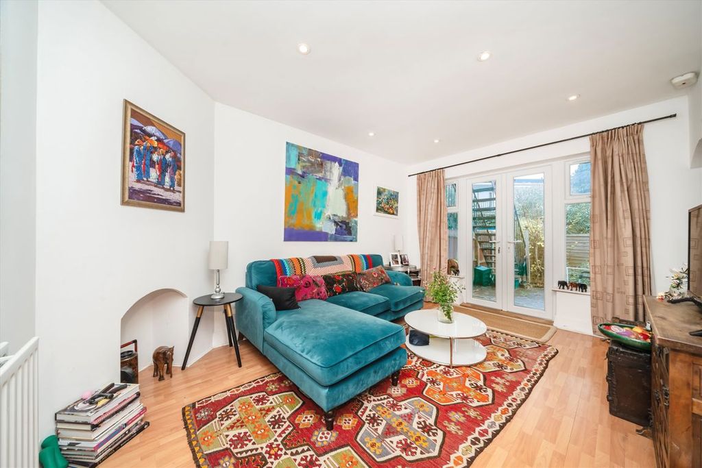 Property photo 2 of 6