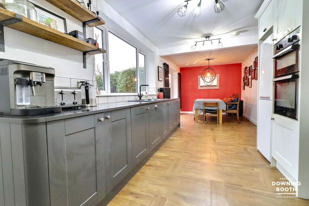 Property photo 3 of 38