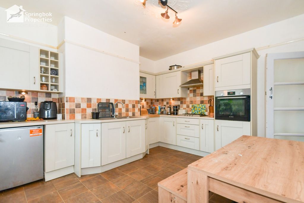 Property photo 2 of 16 Image 2