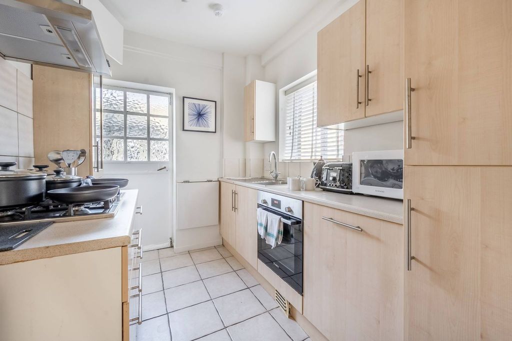 Property photo 2 of 8