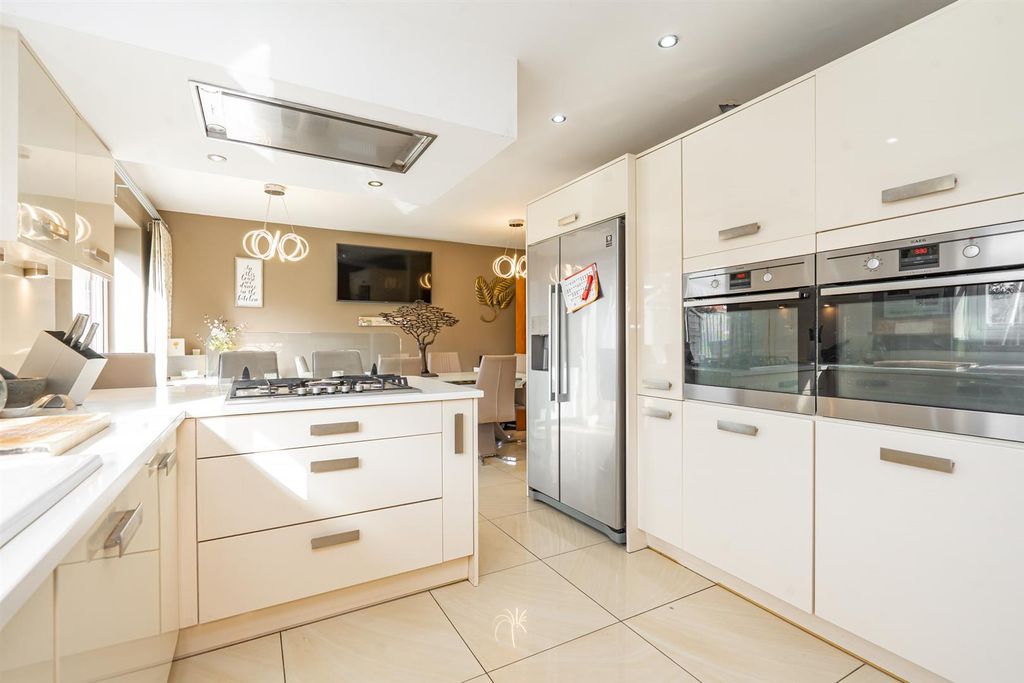 Property photo 3 of 21 Kitchen / Diner