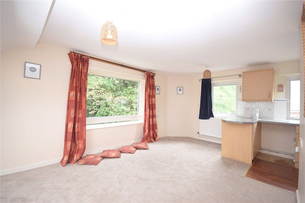 Property photo 2 of 8 Picture No. 11