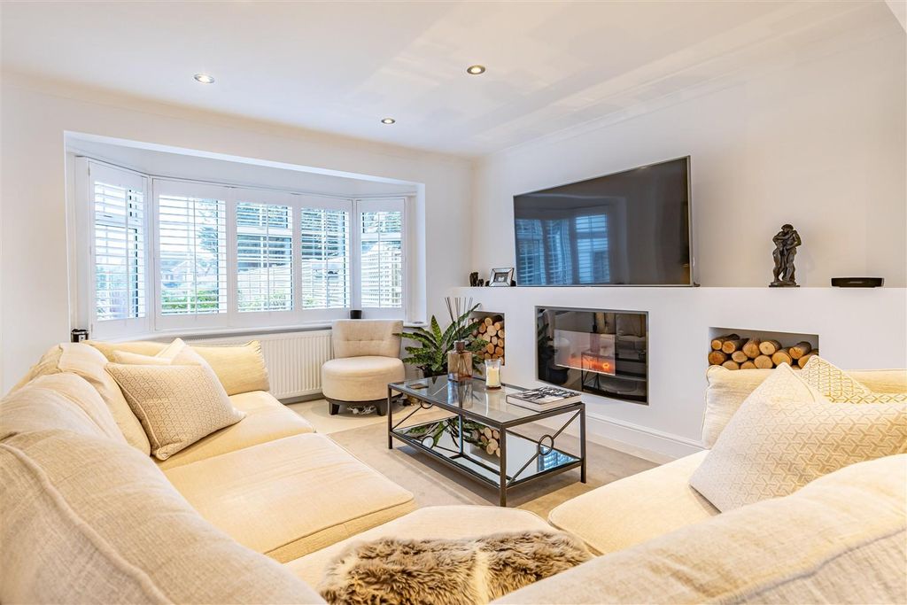 Property photo 2 of 41 85 High Road (4).Jpg