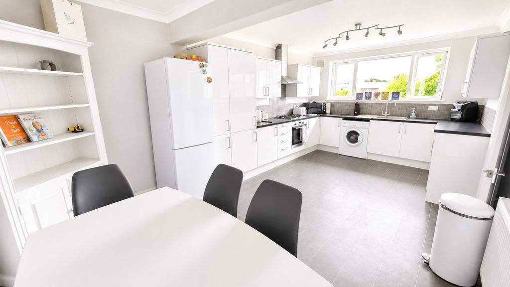 Property photo 2 of 13 5256453