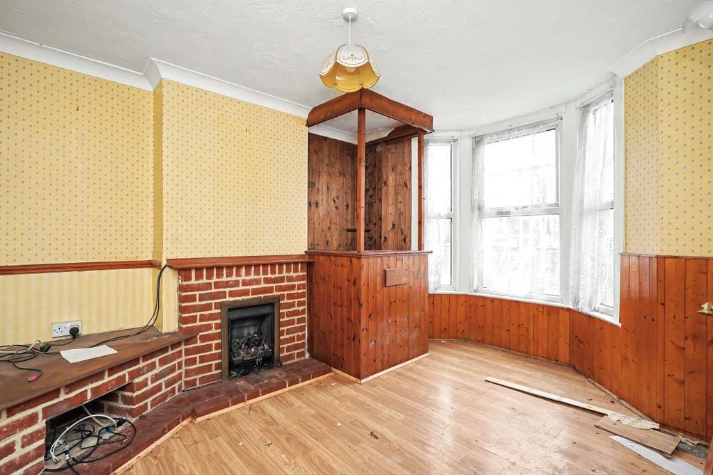 Property photo 2 of 17