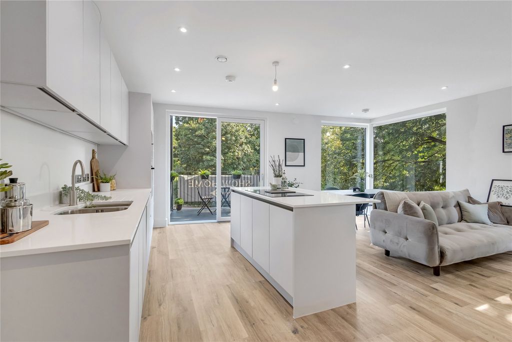 Property photo 1 of 8 Show Home
