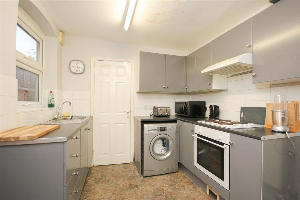 Property photo 3 of 11 Kitchen 1.Jpg