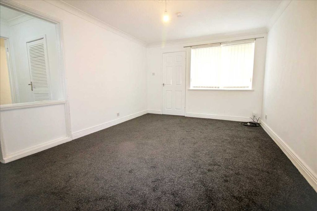 Property photo 3 of 9 Lounge