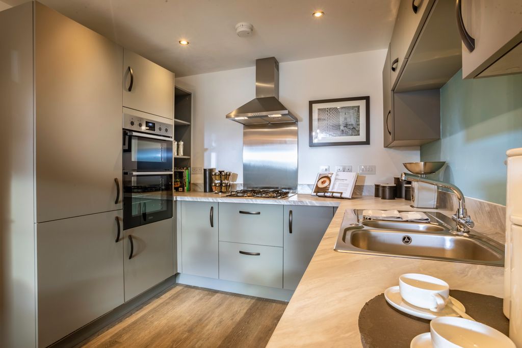 Property photo 3 of 11 Typical Interior