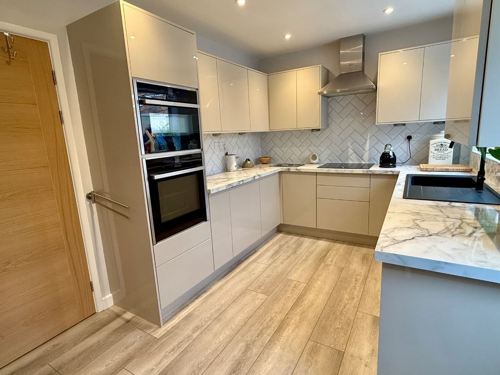 Property photo 2 of 43 3937734