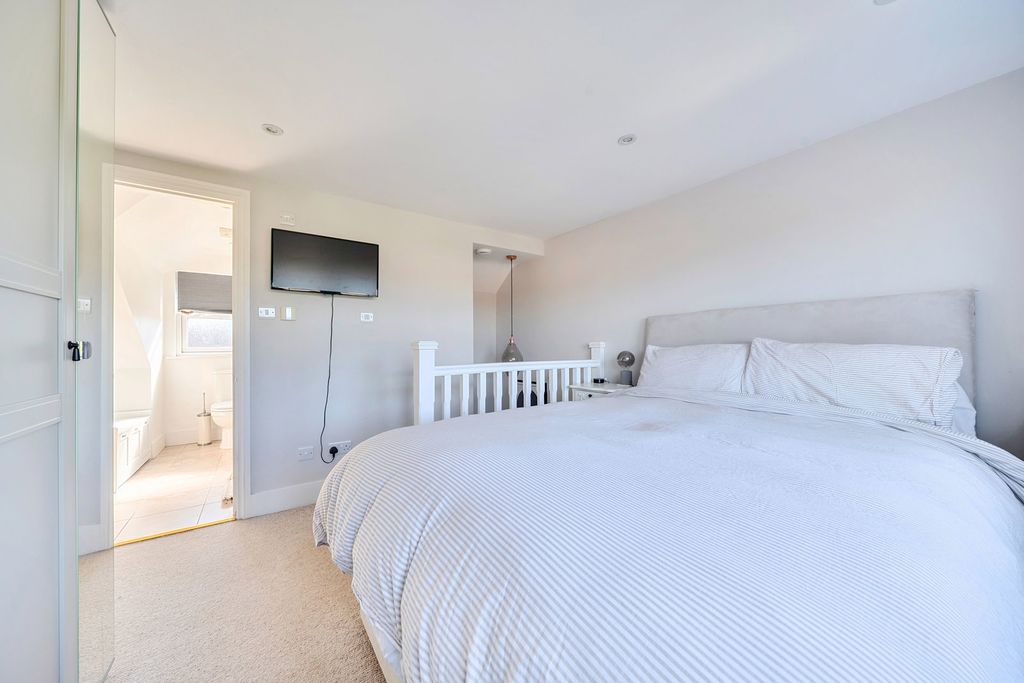 Additional image 11 of 3 bed semi-detached house for saleStation Road, Lingfield RH7