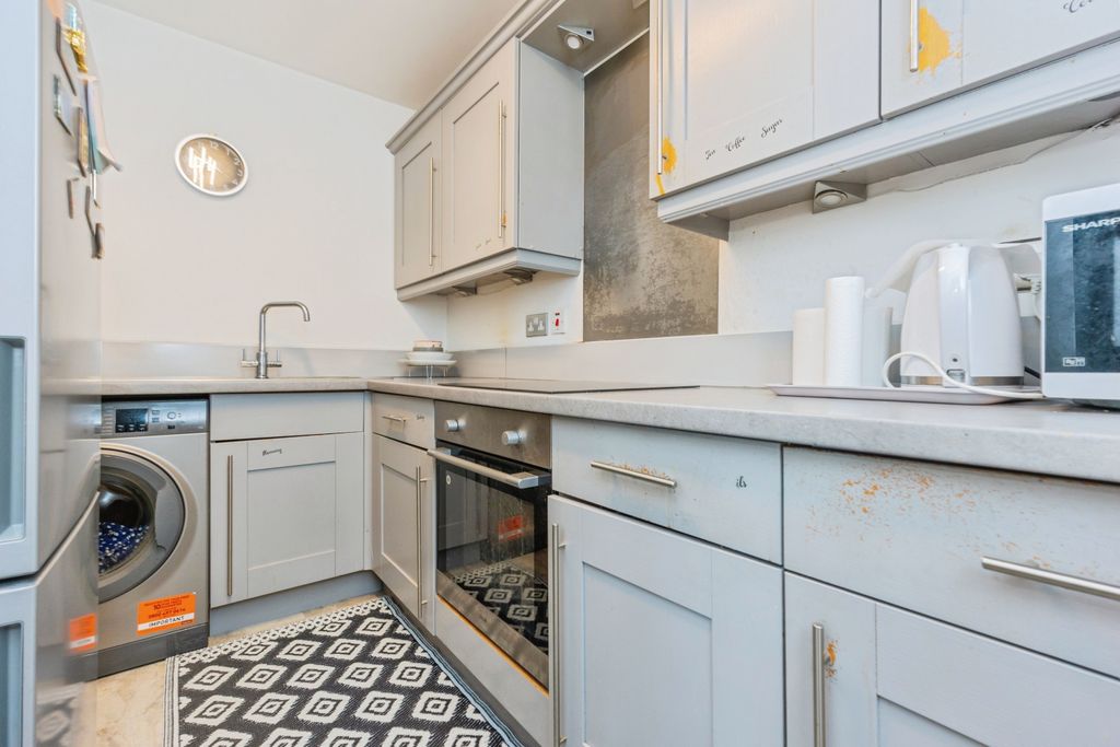 Property photo 3 of 14 Kitchen