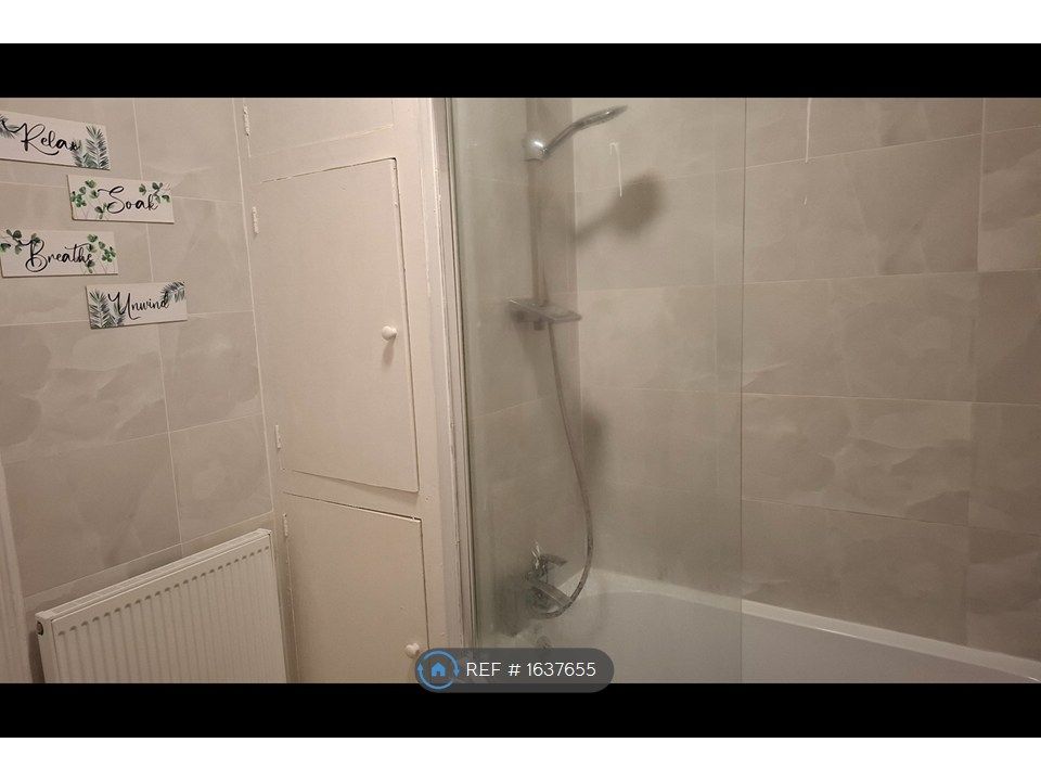 Property photo 3 of 7 Bathroom