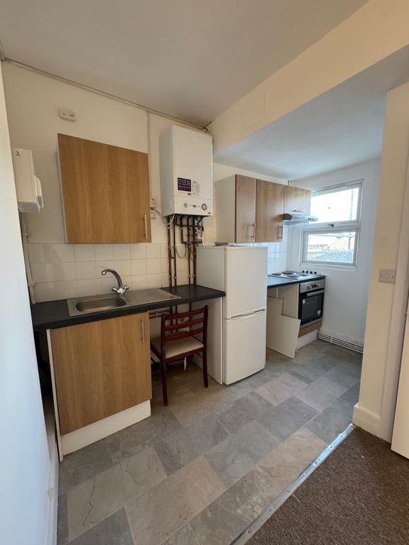 Property photo 2 of 11 Kitchen