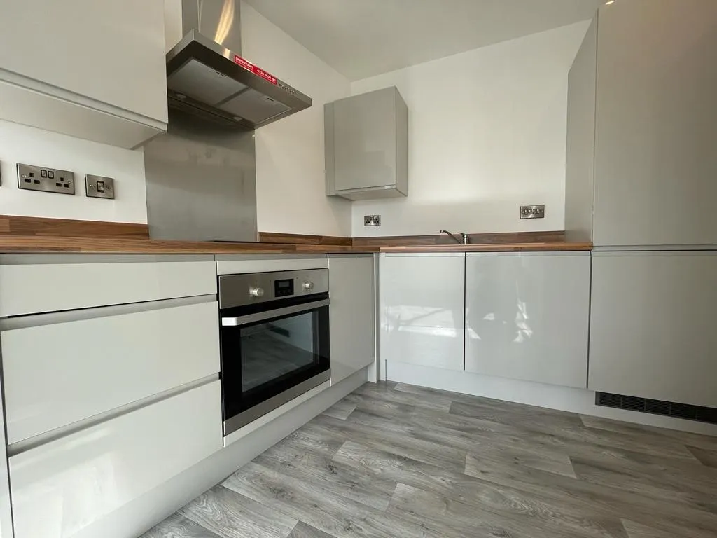 Apartment in Wolverhampton, Old Heath, West Midlands - More