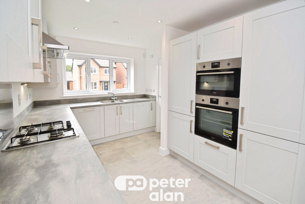 Property photo 2 of 16 Image