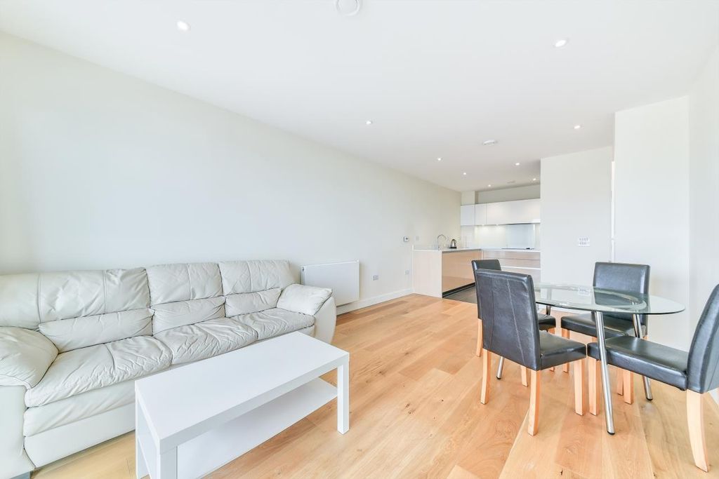 Property photo 2 of 7 1Eca404718Fcca506Fc55174E8475Bc4c98Fbd79.Jpg