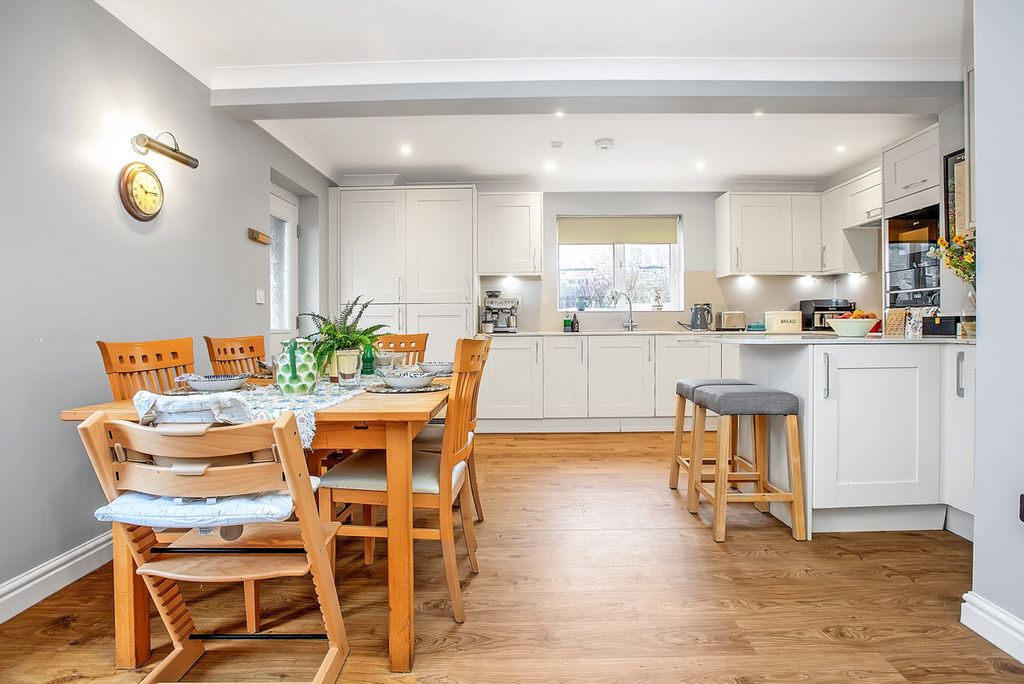 Property photo 2 of 36