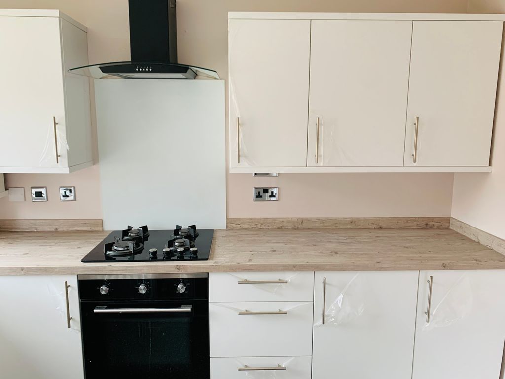 Property photo 3 of 10 Kitchen