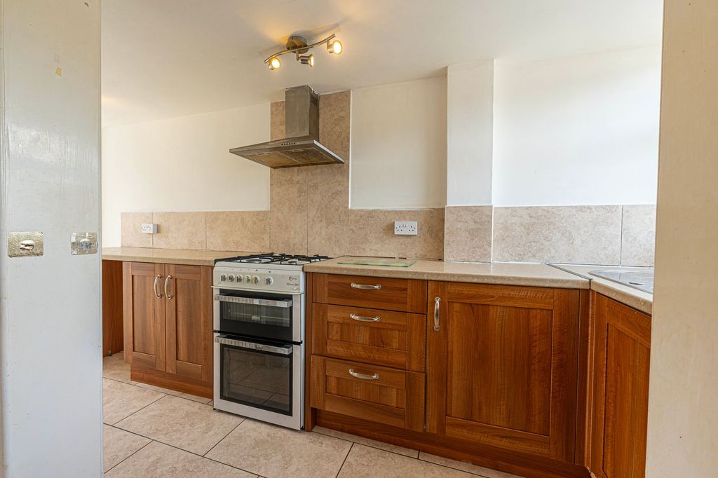 Property photo 2 of 36