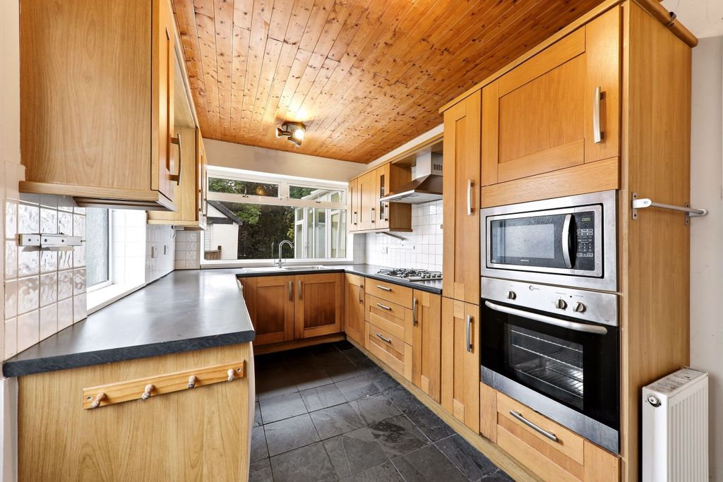 Property photo 2 of 33